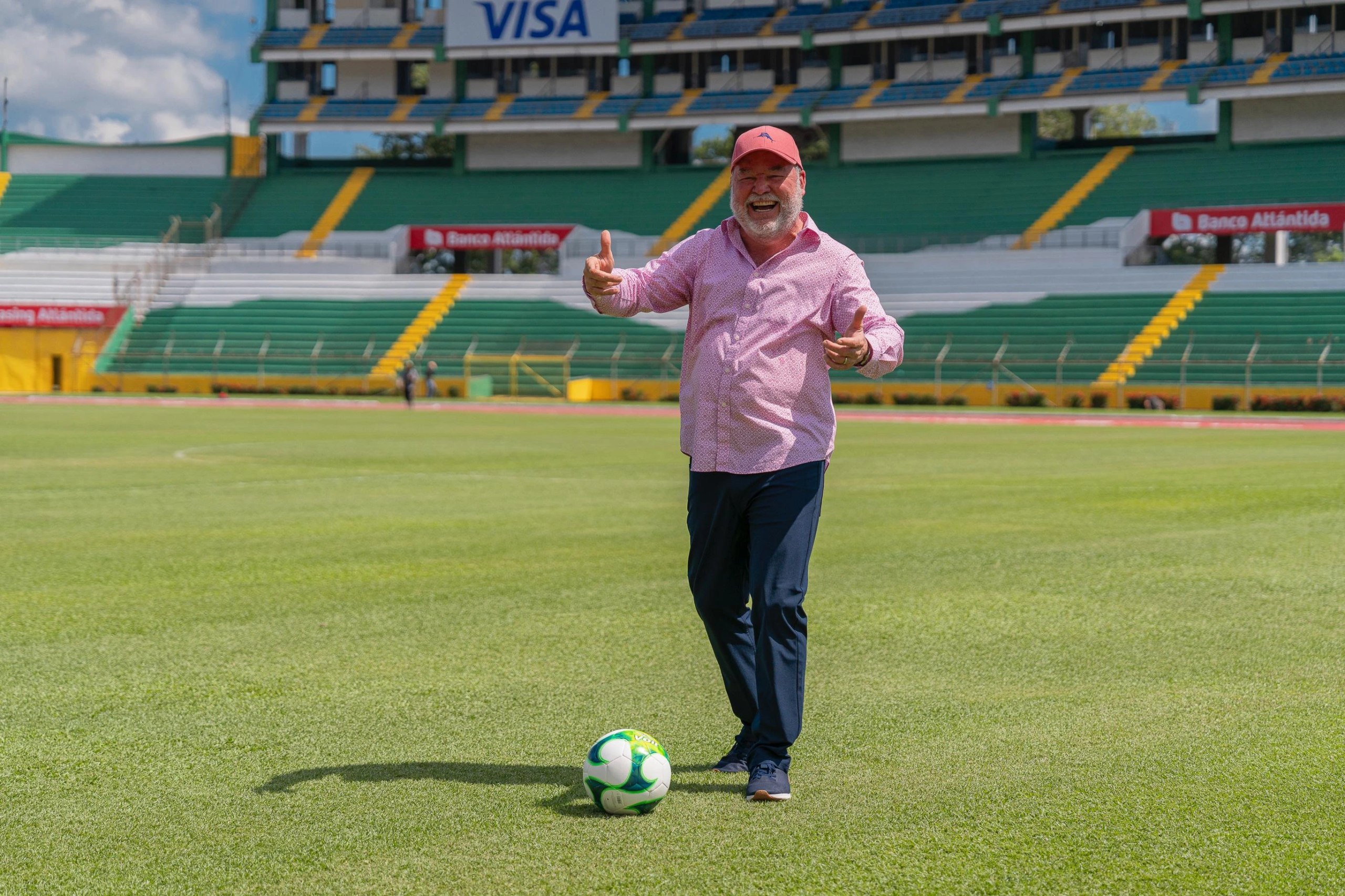 El Edil Sampedrano se mostró contento por que la Corporación Municipal entregó remodelado el Estadio Olímpico en tiempo y forma