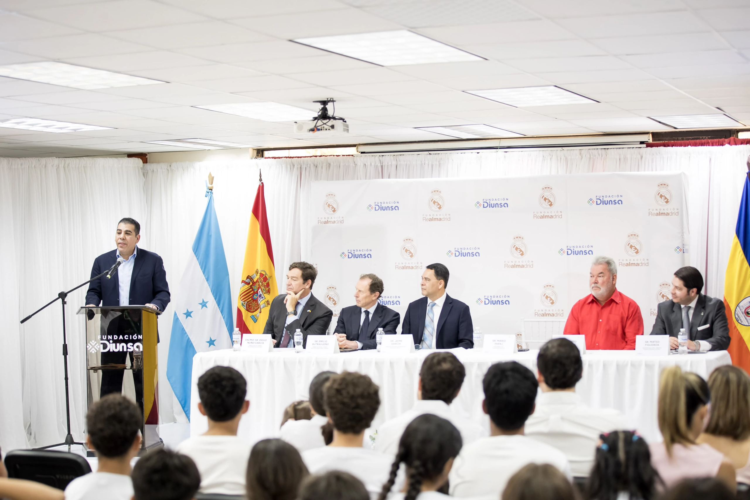 Fundación Real Madrid y Fundación Diunsa inauguran una nueva Escuela Sociodeportiva en San Pedro Sula 