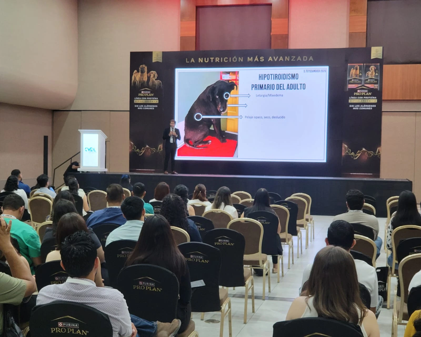 Médicos veterinarios y estudiantes de carreras afines se reunieron en el II Congreso de León, con la participación de más de 300 asistentes de las principales universidades a nivel nacional