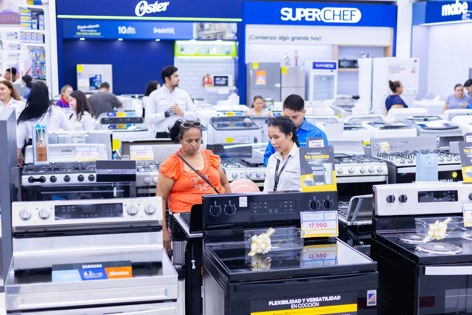 Con dos nuevas tiendas de gran formato en San Pedro Sula y Choluteca, la cadena de tiendas por departamento se expande. 