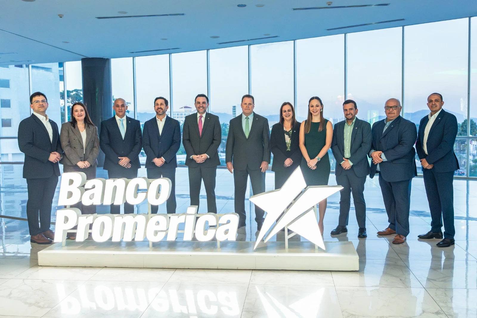 La institución financiera organizó un encuentro de alto nivel para analizar los retos y oportunidades del panorama económico nacional