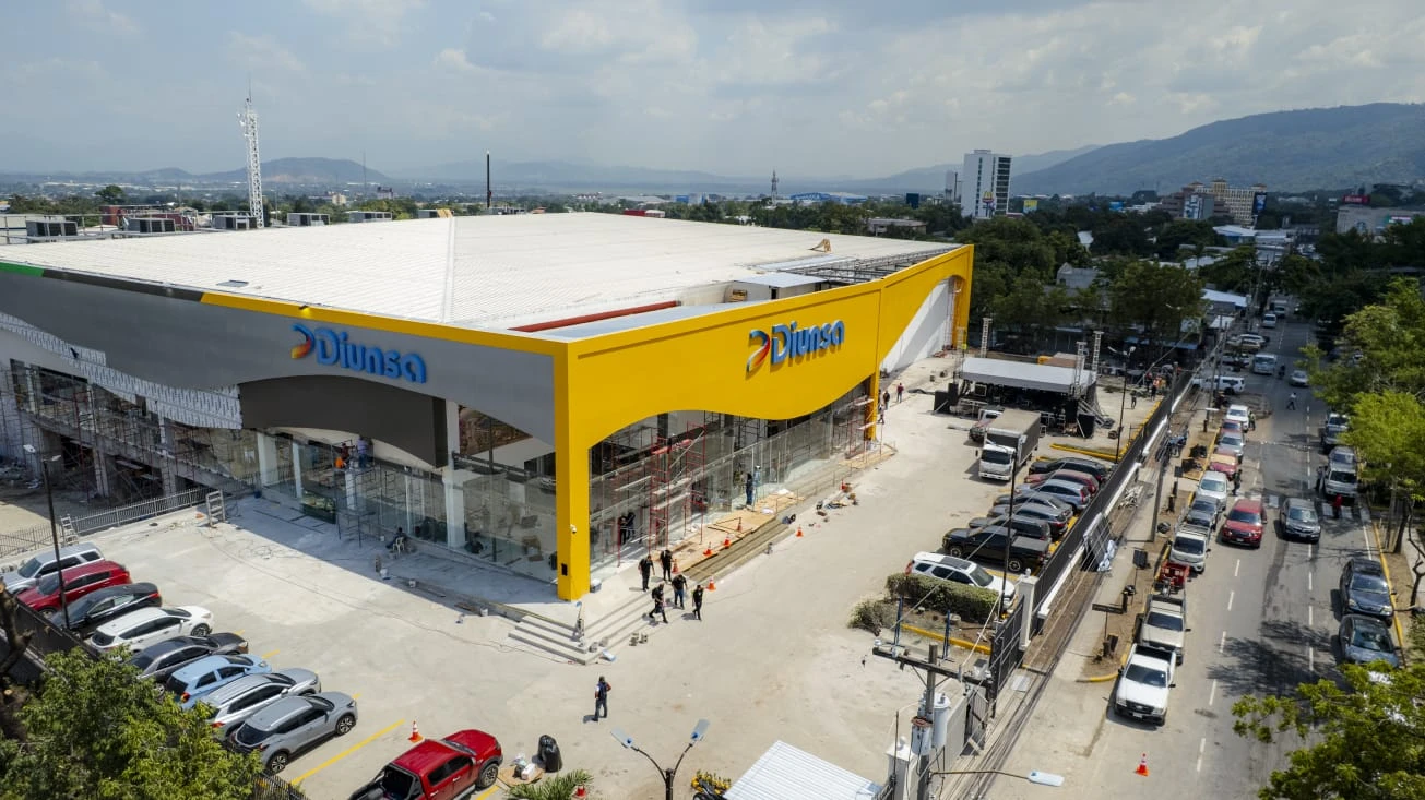 En el marco de su 50 aniversario, la empresa líder en tiendas por departamento en Honduras continúa su plan de expansión, invirtiendo, generando empleo y llevando productos y servicios que contribuyen al bienestar de las familias hondureñas.